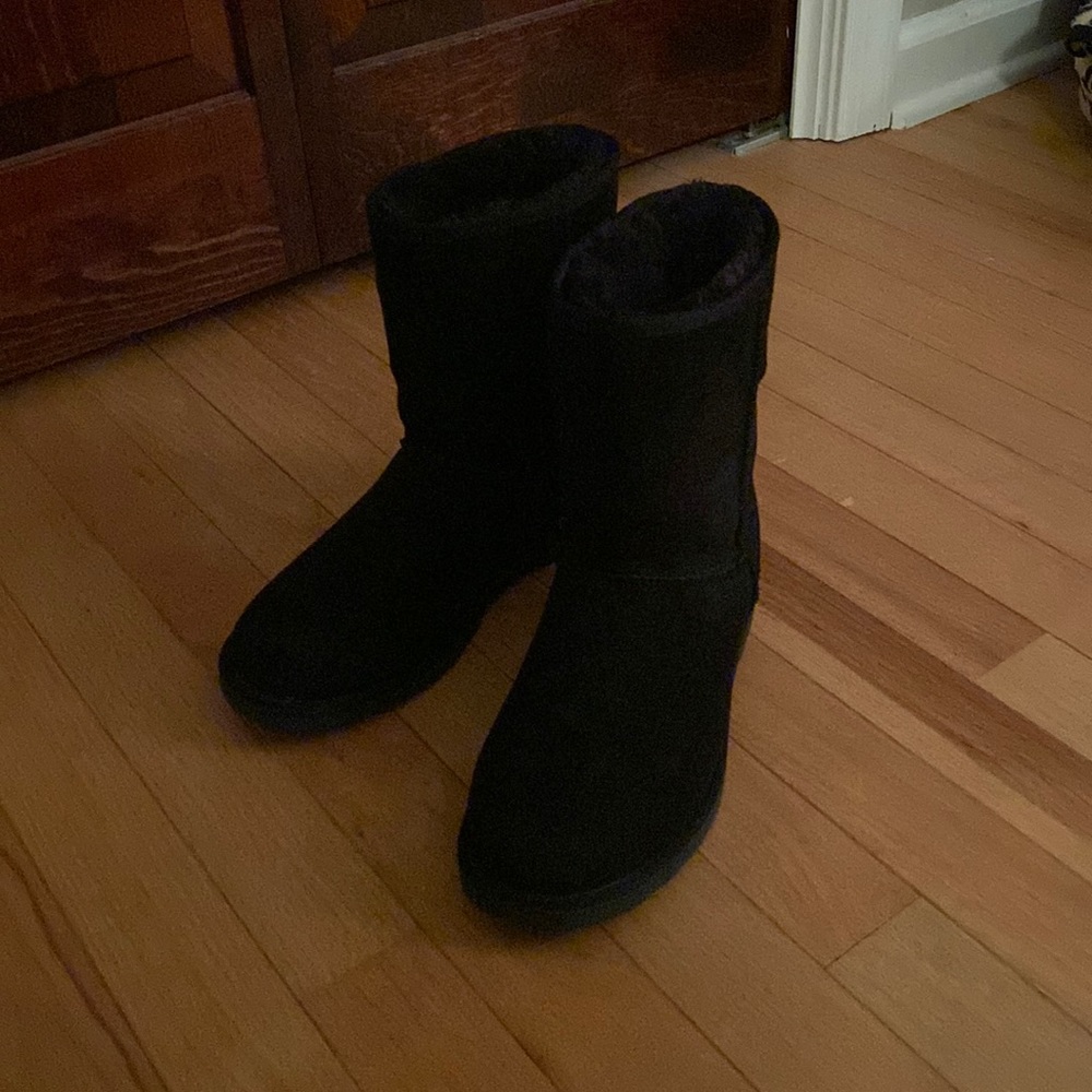 Black fuzzy boots perfect for winter